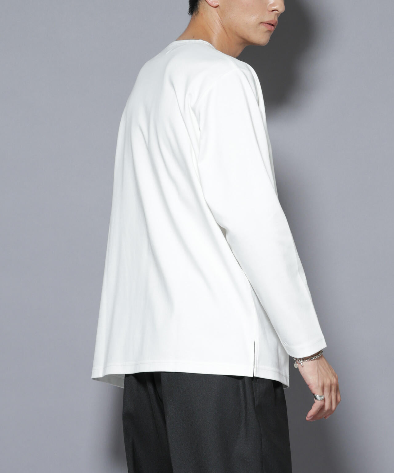 「NJ/CLUB」モクロディ ボートネック サイドスリットTシャツ 6685223214