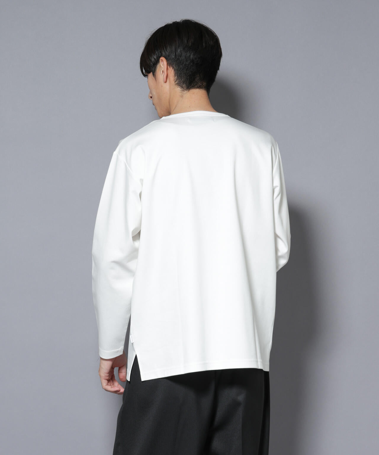 「NJ/CLUB」モクロディ ボートネック サイドスリットTシャツ 6685223214