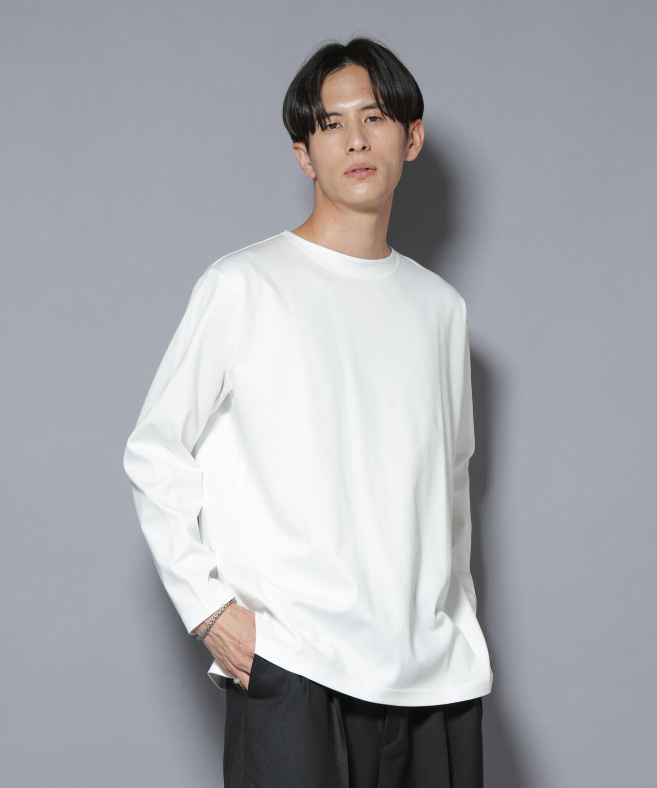 「NJ/CLUB」モクロディ ボートネック サイドスリットTシャツ 6685223214