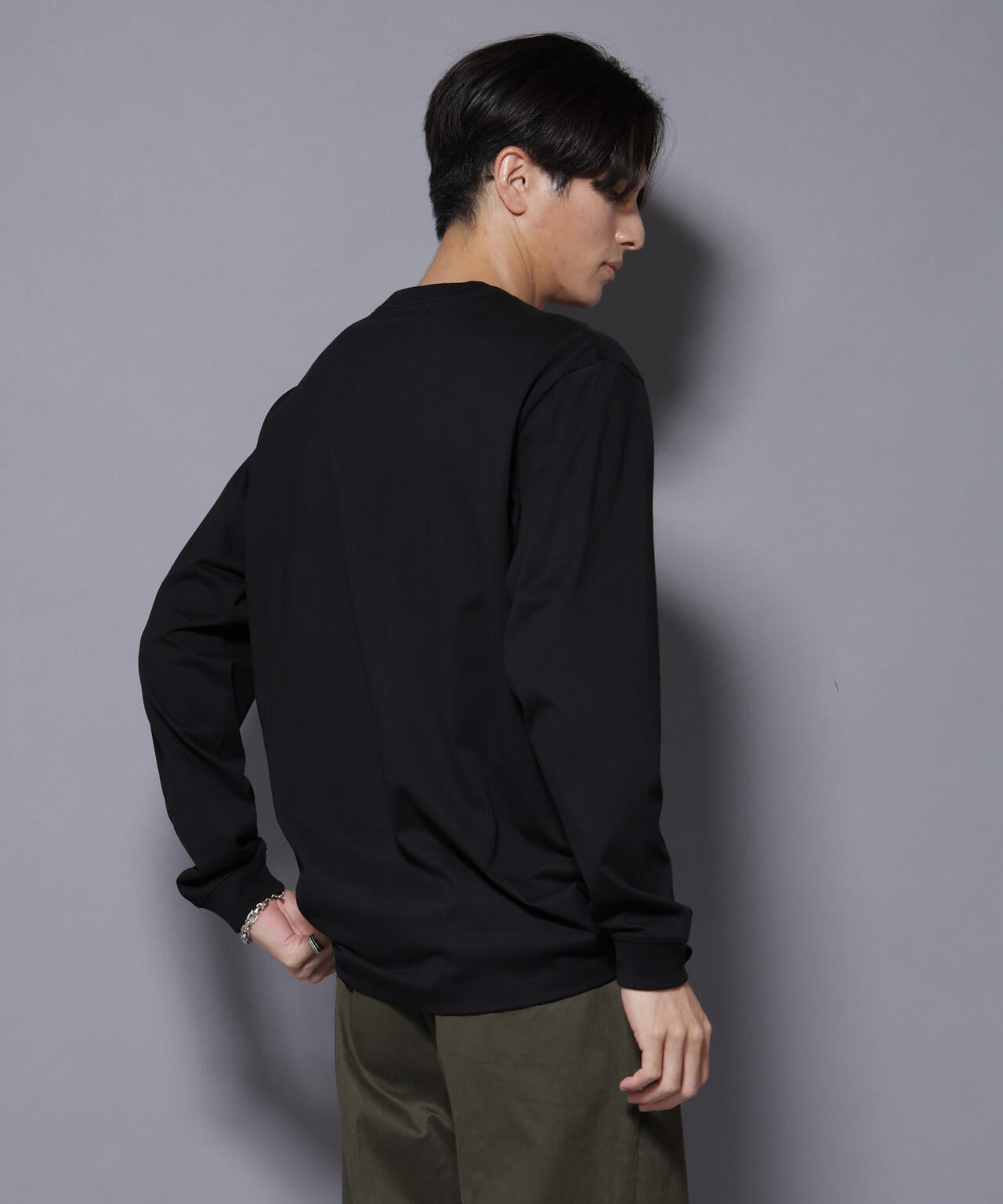 フェザー エンブロイダリー ロングスリーブTシャツ 6685223234