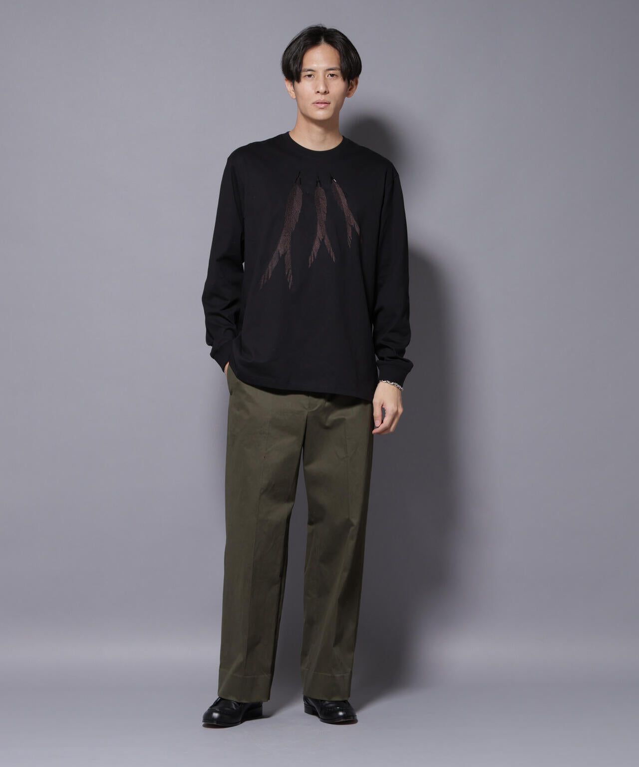 フェザー エンブロイダリー ロングスリーブTシャツ 6685223234