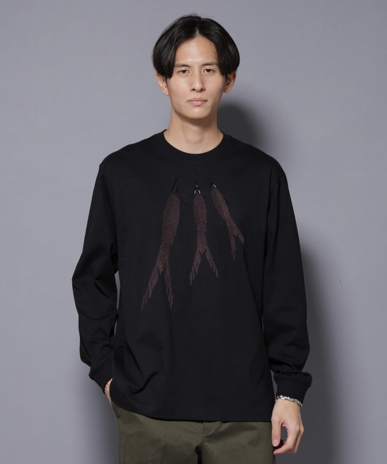 フェザー エンブロイダリー ロングスリーブTシャツ