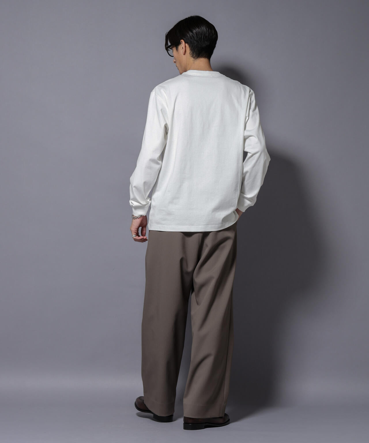 フェザー エンブロイダリー ロングスリーブTシャツ 6685223234