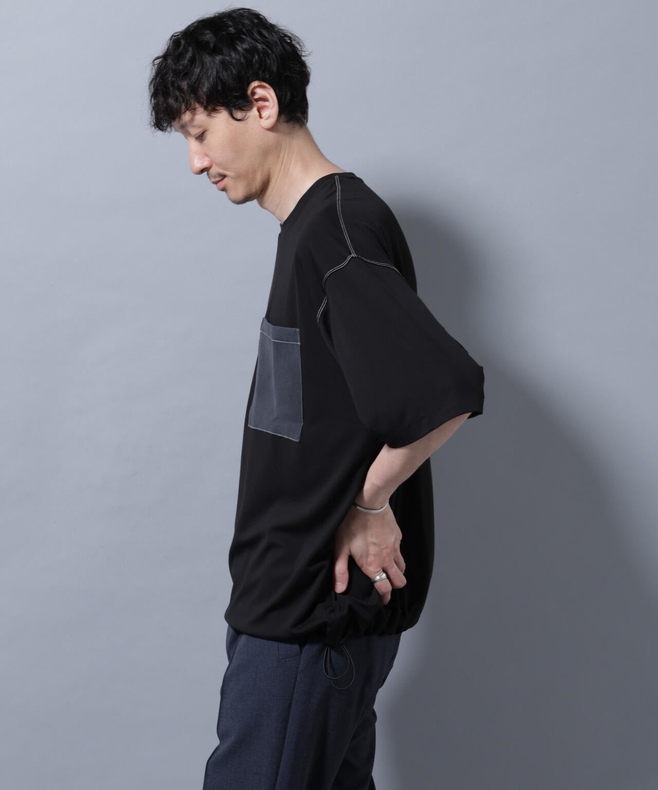 配色ステッチ フェイクスエードポケットTシャツ 6685224215