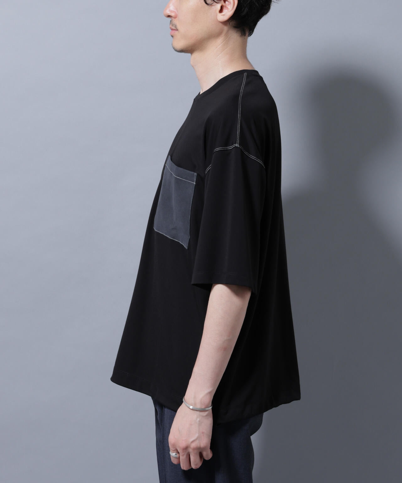 配色ステッチ フェイクスエードポケットTシャツ 6685224215