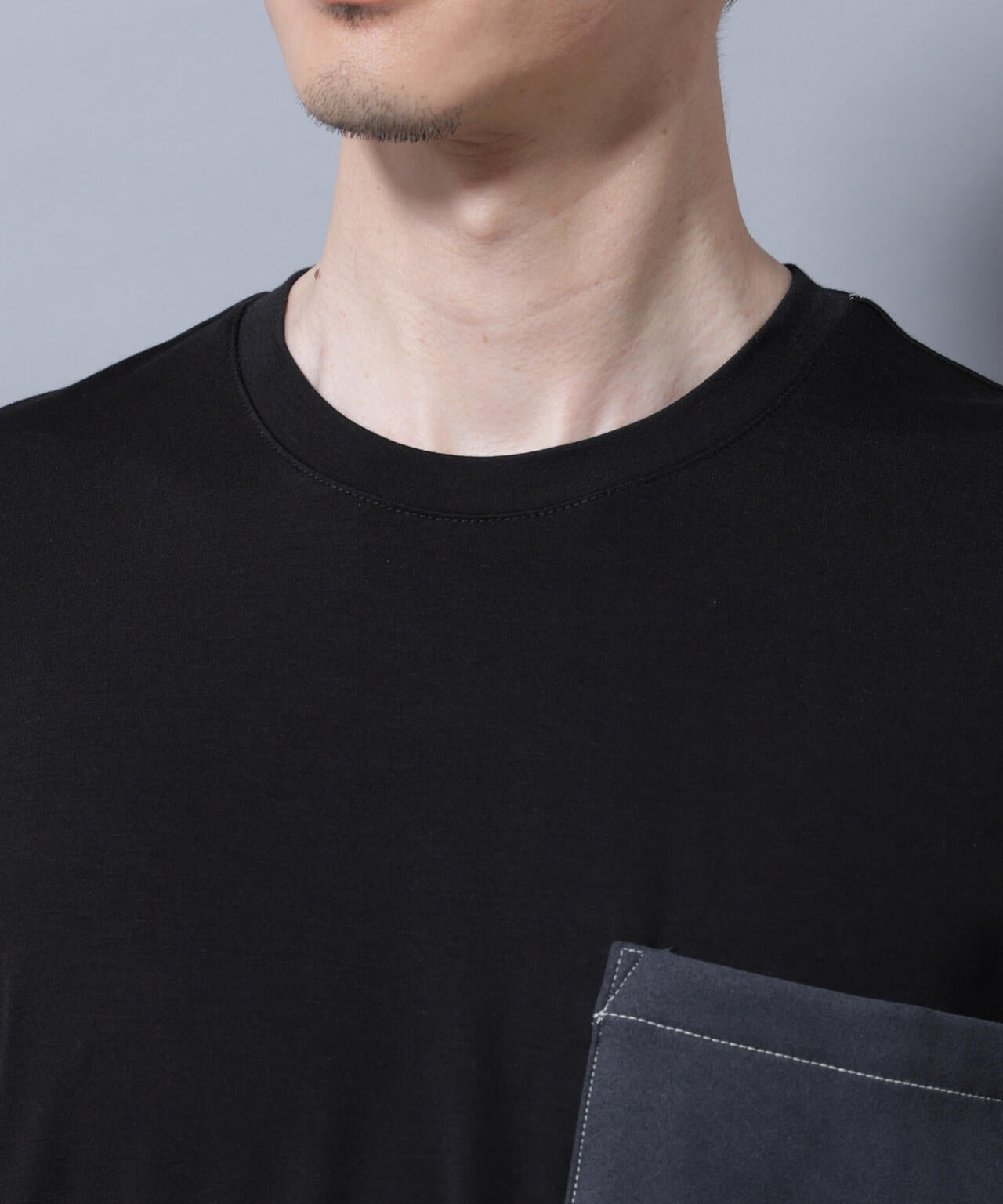 配色ステッチ フェイクスエードポケットTシャツ 6685224215