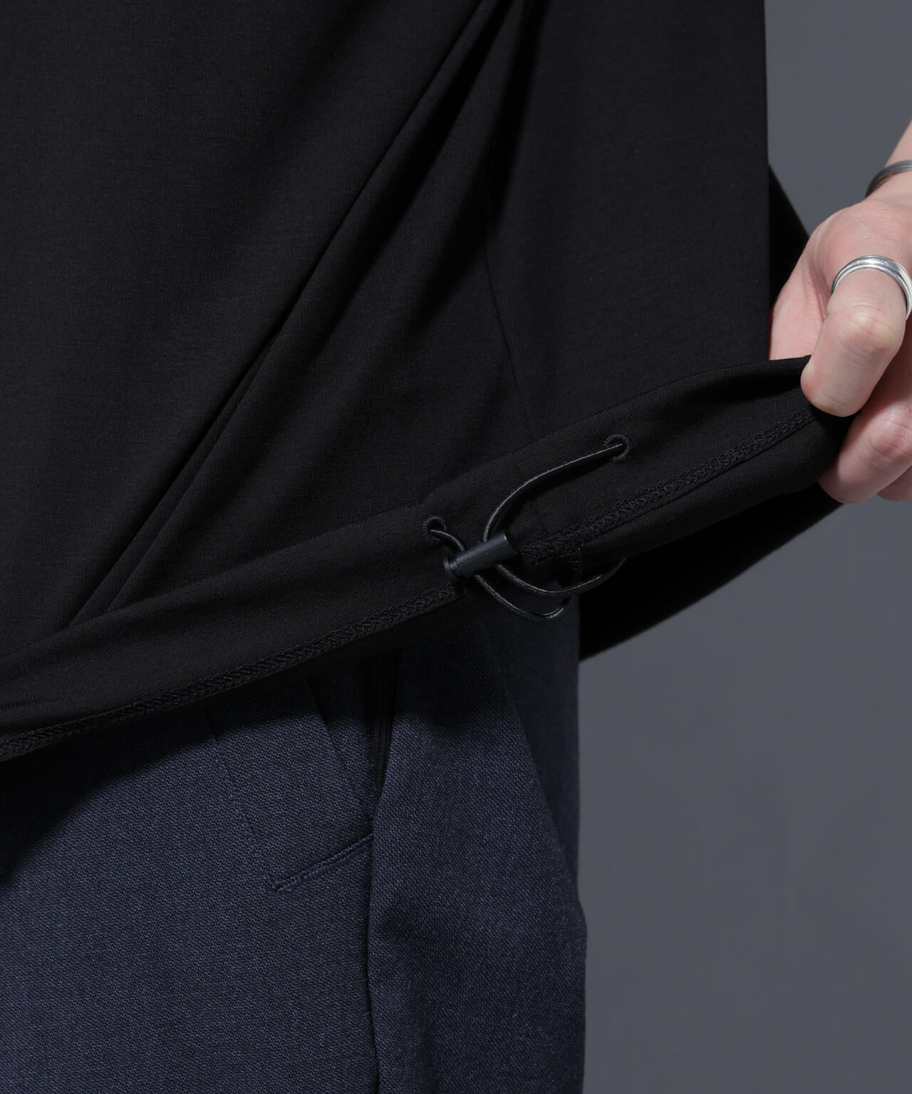 配色ステッチ フェイクスエードポケットTシャツ 6685224215