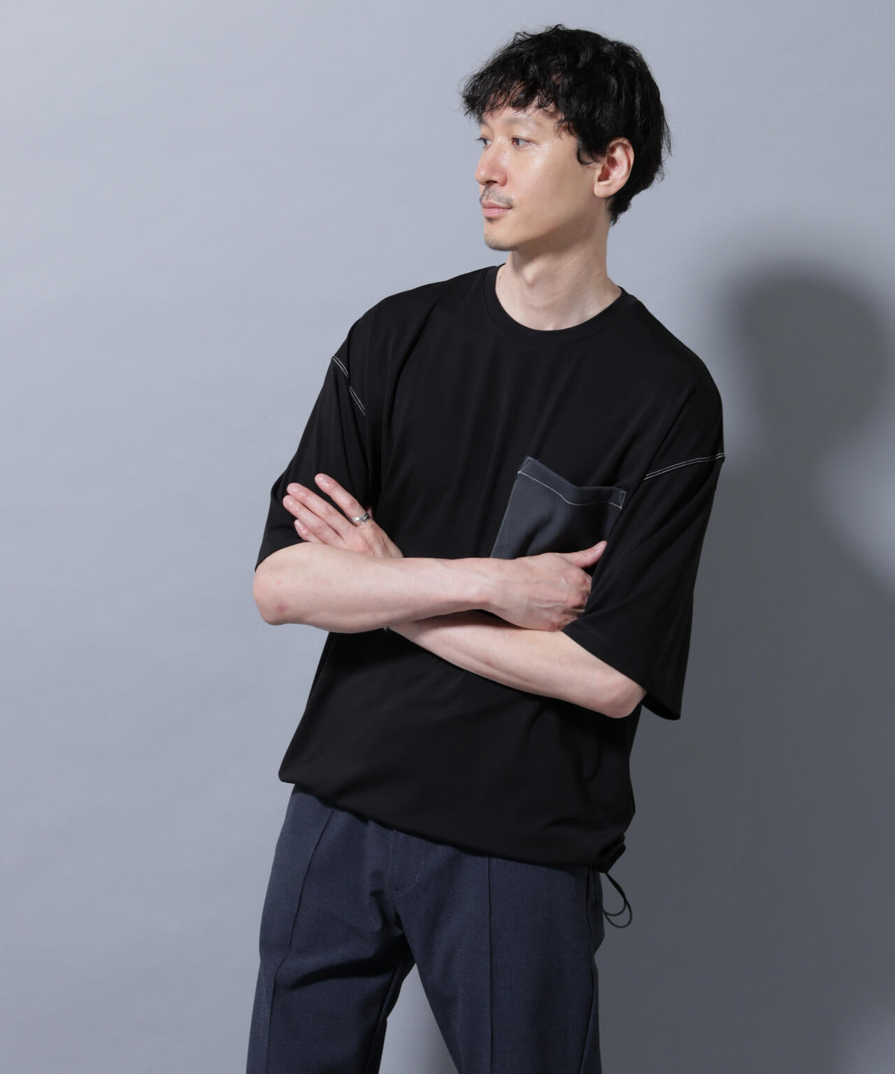 配色ステッチ フェイクスエードポケットTシャツ 6685224215