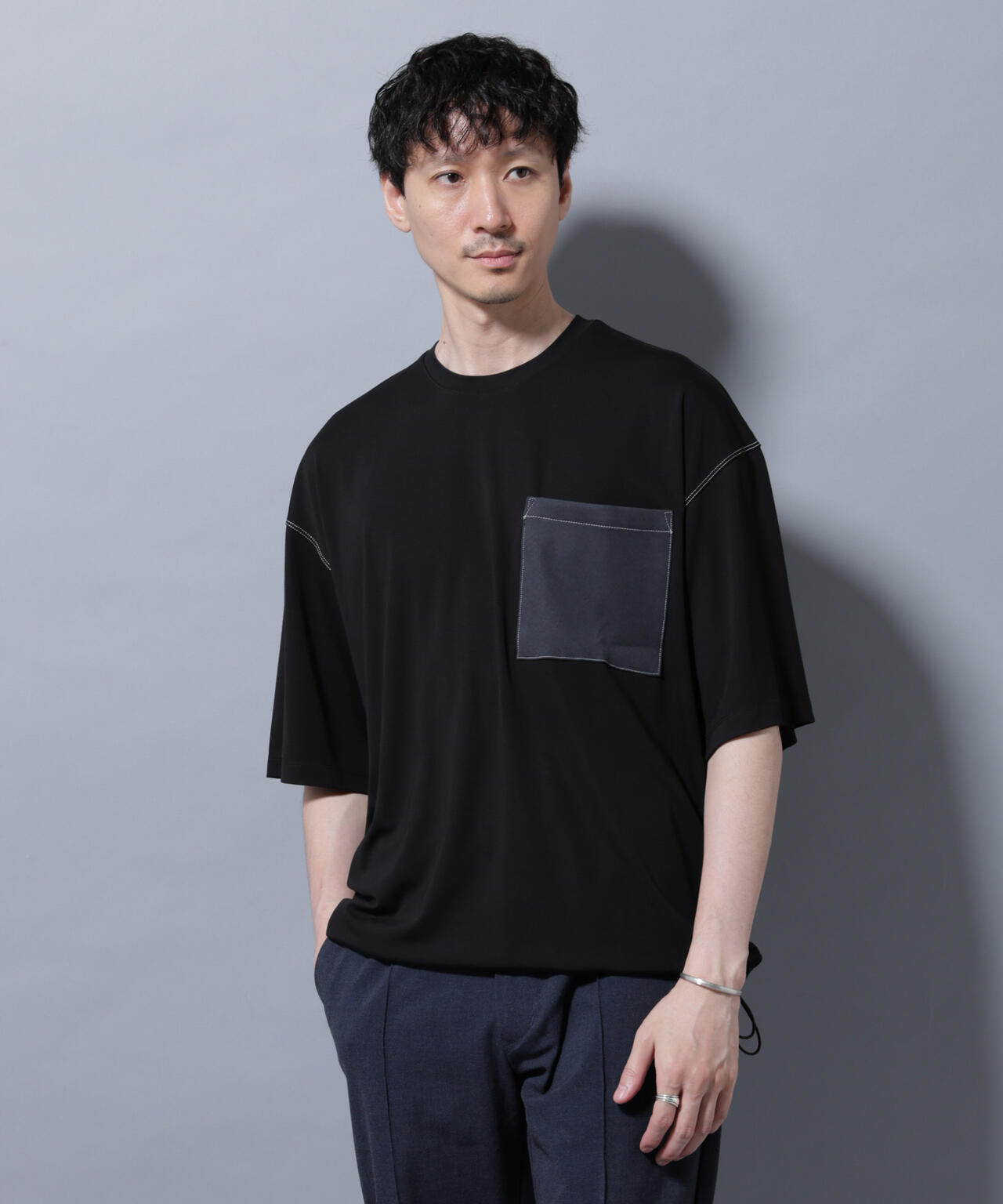 配色ステッチ フェイクスエードポケットTシャツ 6685224215