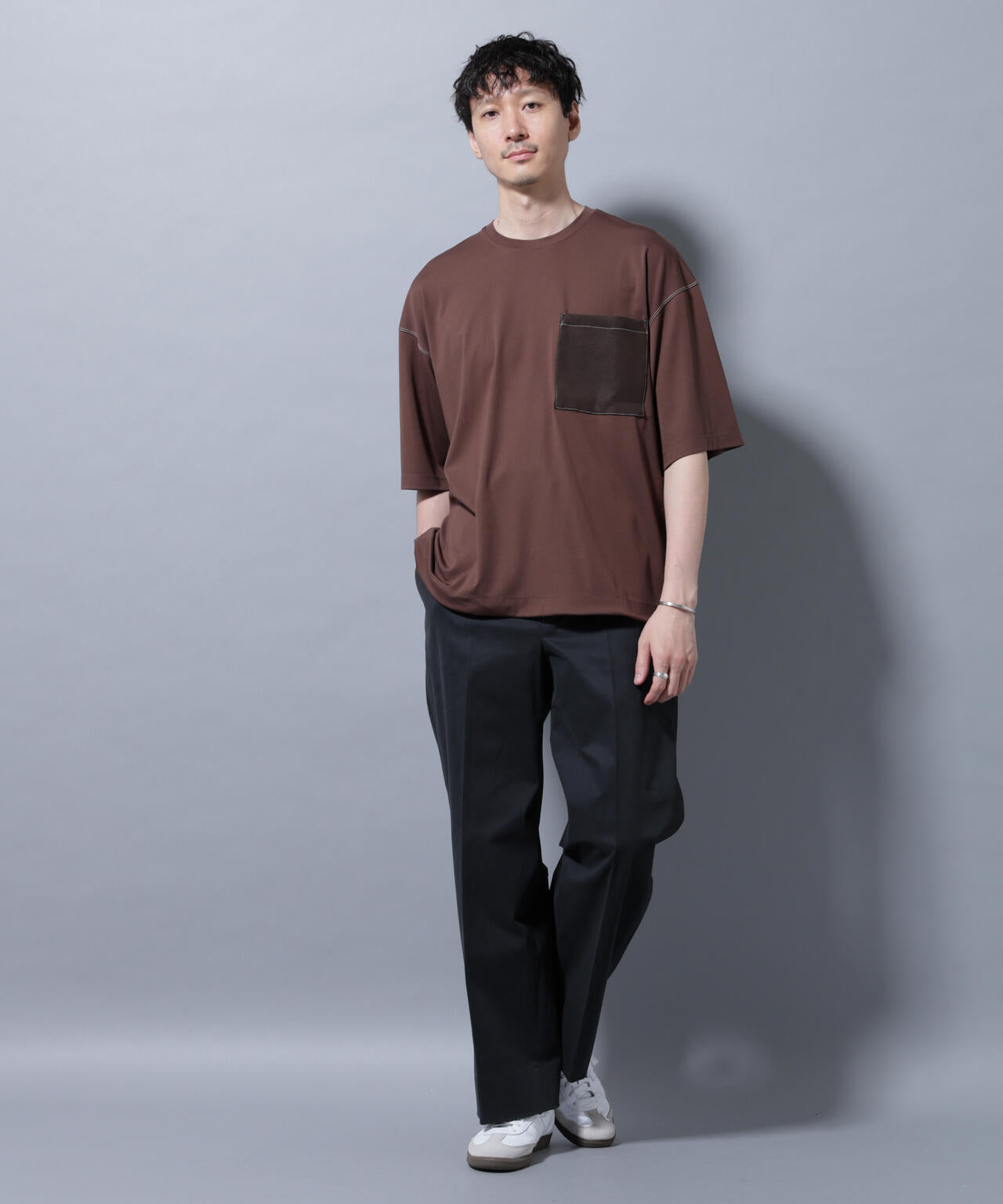 配色ステッチ フェイクスエードポケットTシャツ 6685224215