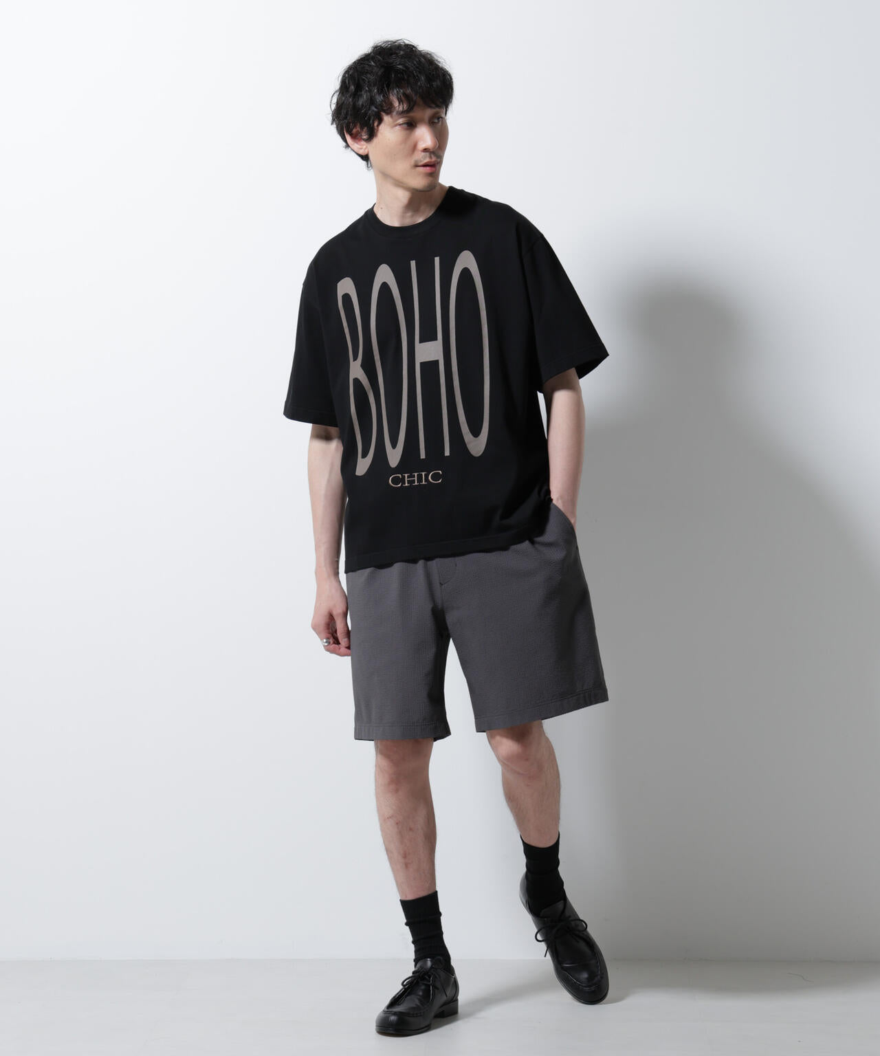 「BOHO CHIC」エディトリアル プリントTシャツ 6685224216