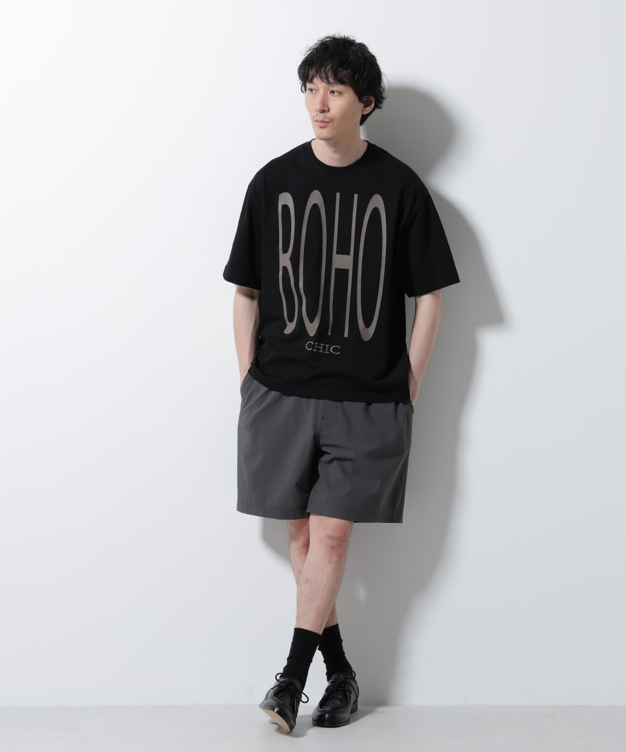 「BOHO CHIC」エディトリアル プリントTシャツ 6685224216