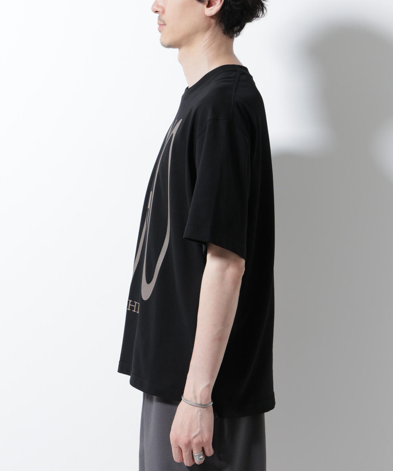 「BOHO CHIC」エディトリアル プリントTシャツ 6685224216