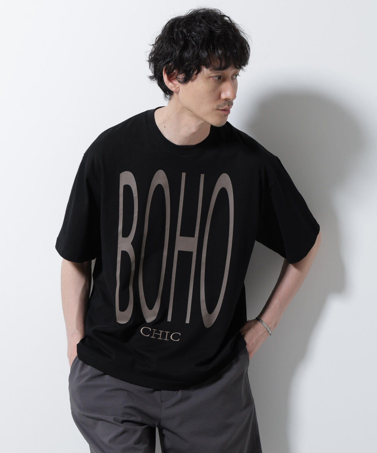 「BOHO CHIC」エディトリアル プリントTシャツ 6685224216