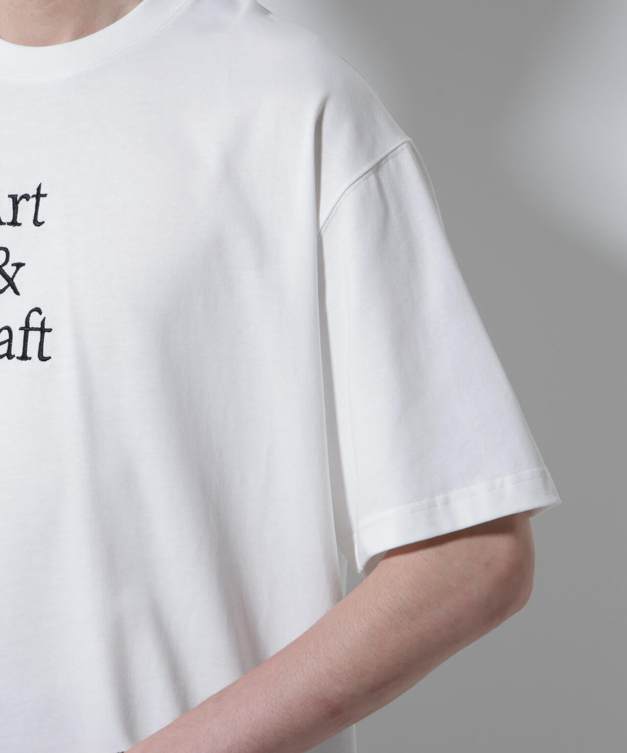 「Art & Craft」エディトリアル 刺繍Tシャツ 6685224218