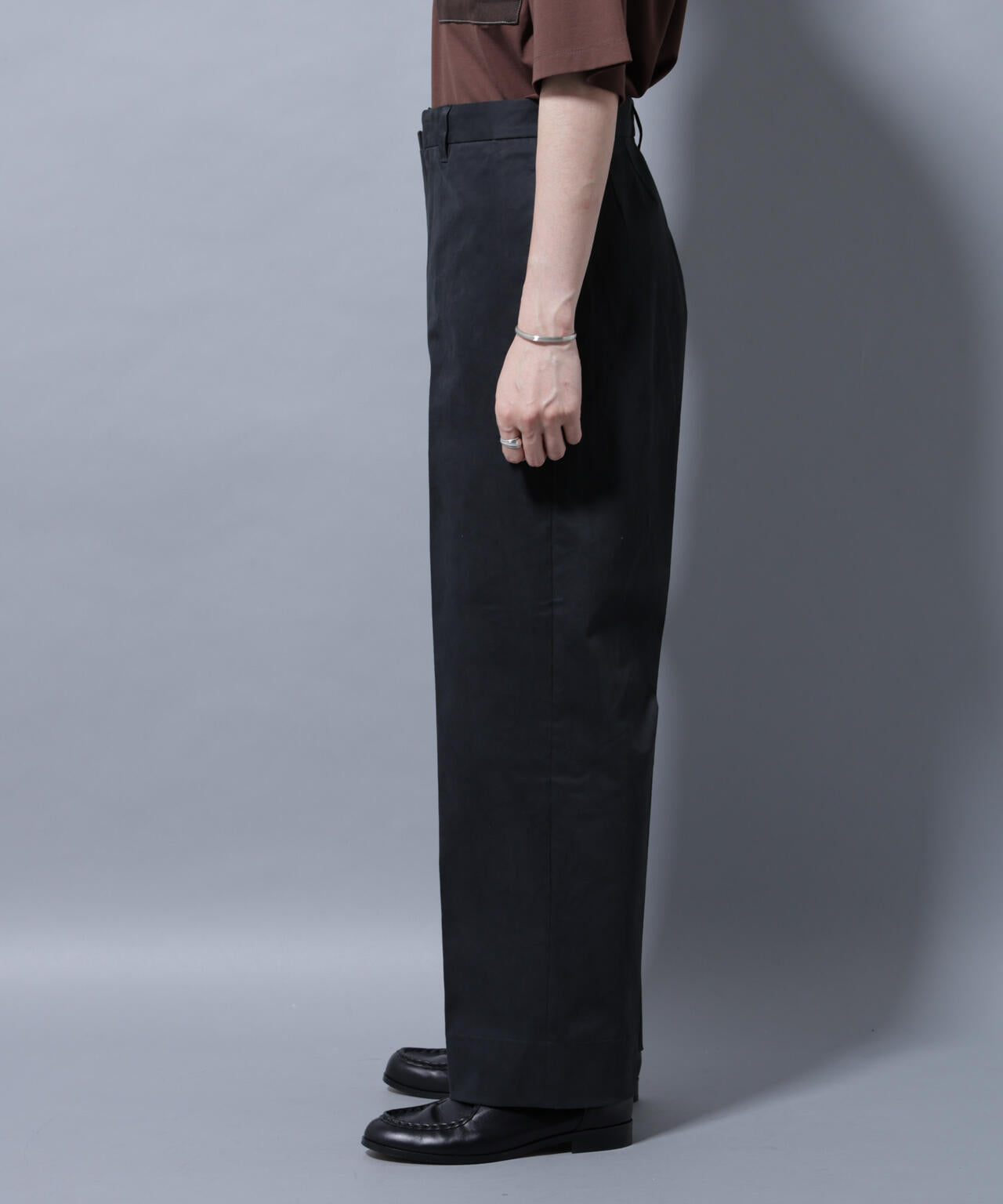 ピーチサテン ストレートフィット トラウザーズ 6685227209