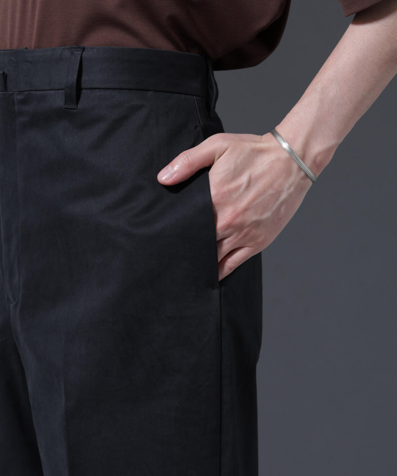 ピーチサテン ストレートフィット トラウザーズ 6685227209