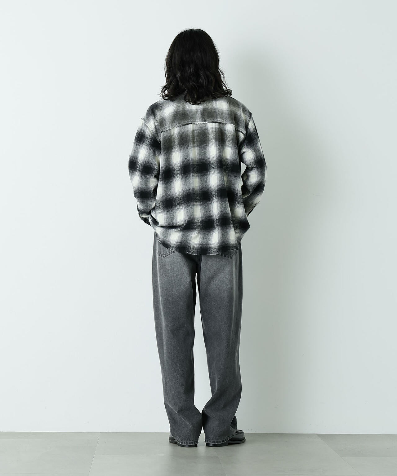 「HOTEL PALACE」 フェードデニム ルーズシルエットパンツ 6685227213