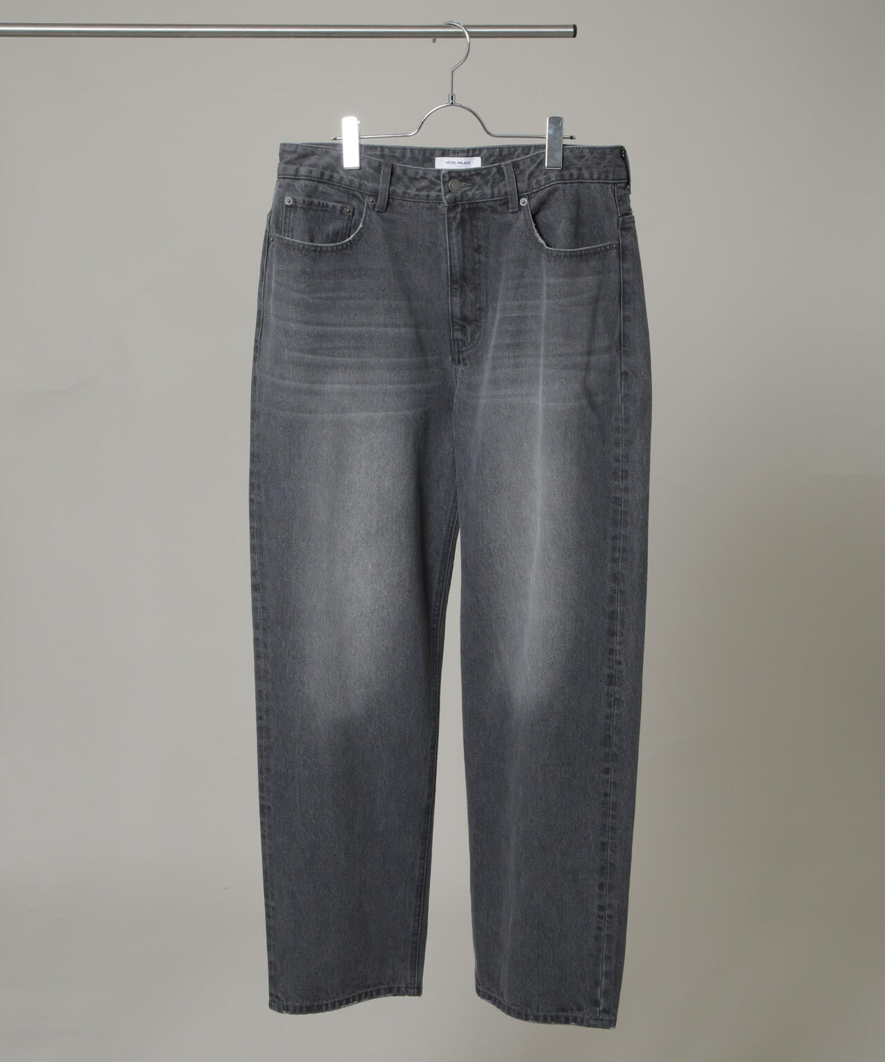 「HOTEL PALACE」 フェードデニム ルーズシルエットパンツ 6685227213