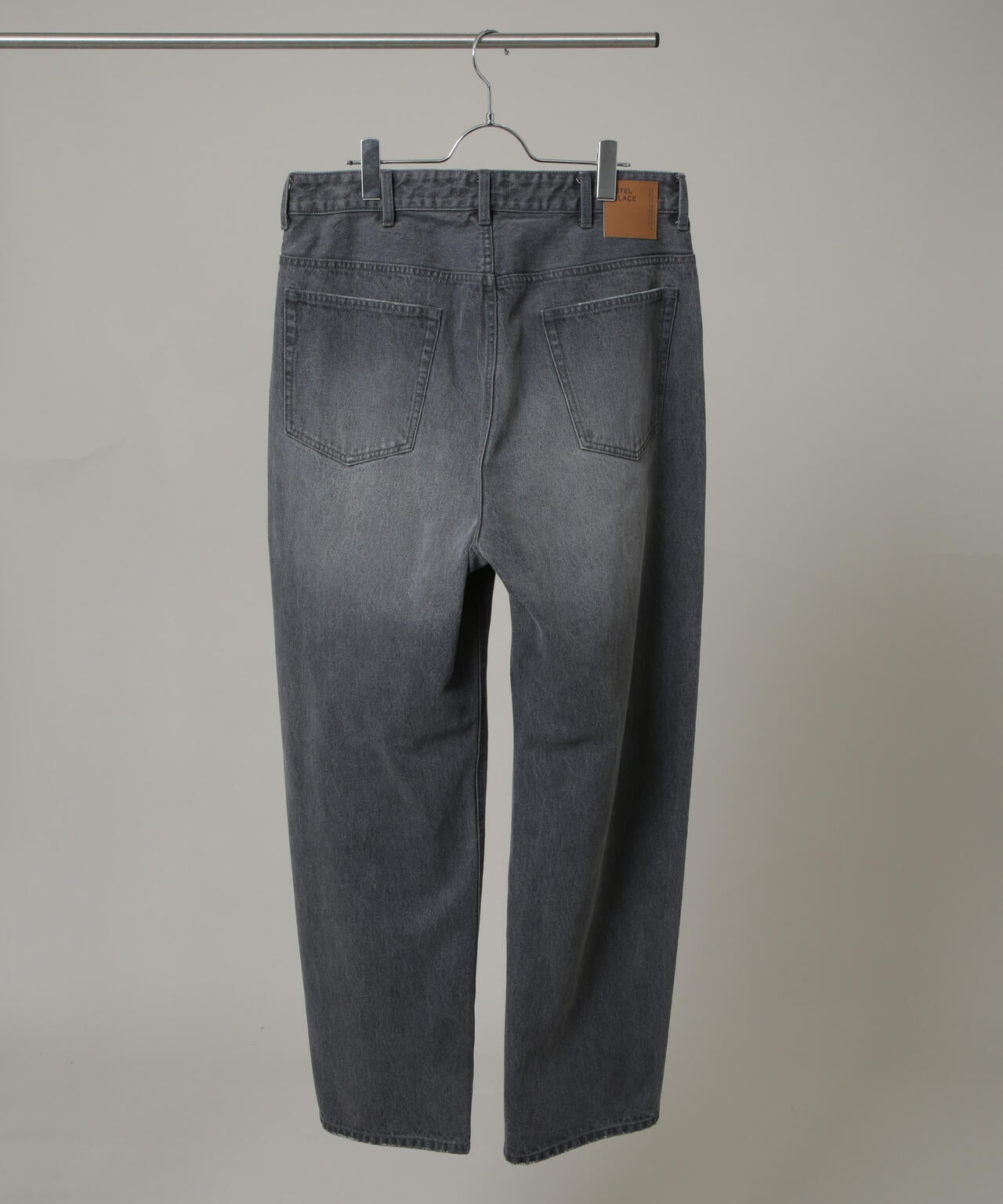 「HOTEL PALACE」 フェードデニム ルーズシルエットパンツ 6685227213