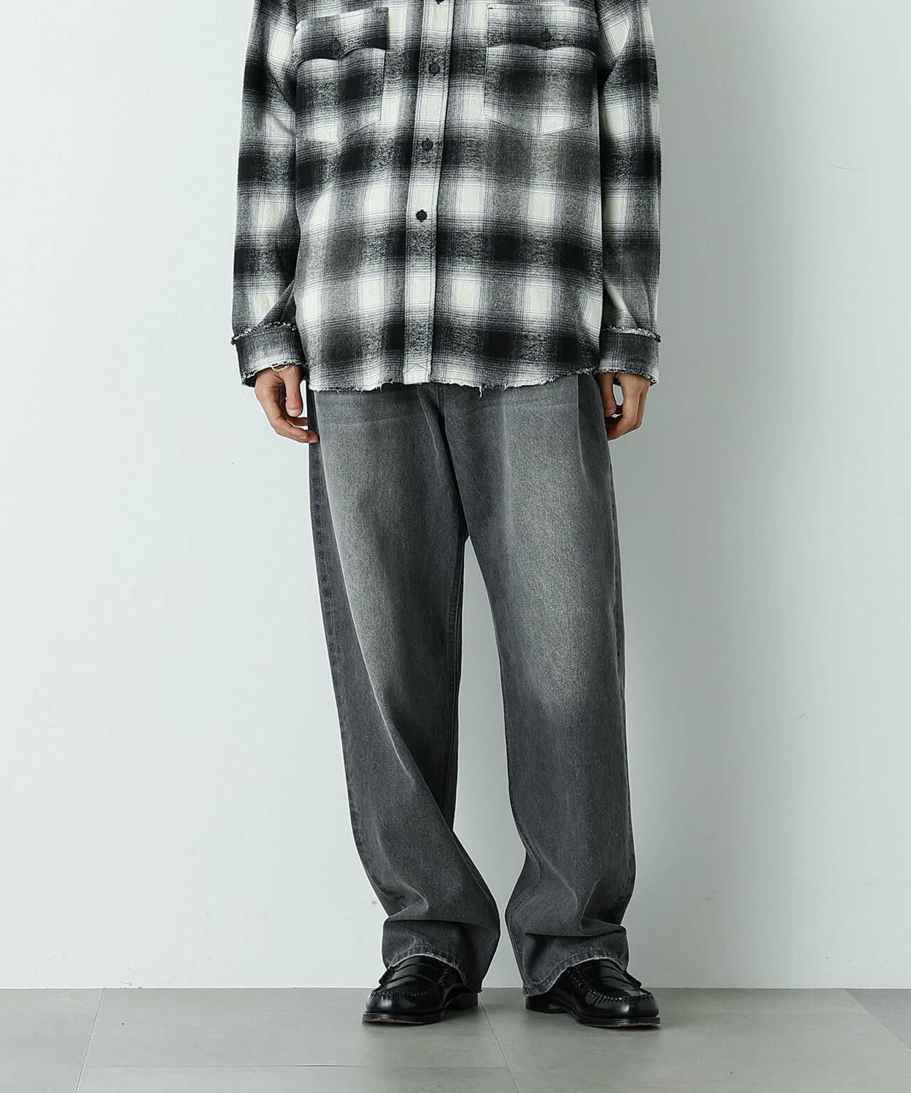 「HOTEL PALACE」 フェードデニム ルーズシルエットパンツ 6685227213