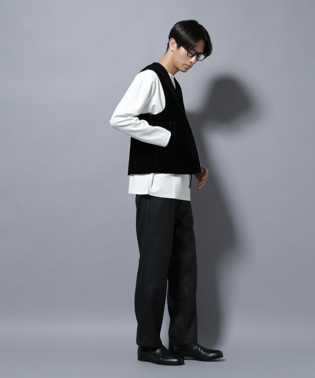 ヴィンテージライクフェイクレザー ダブルニーテーパードパンツ 6685227220