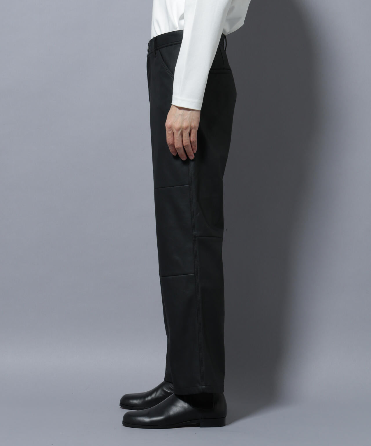 ヴィンテージライクフェイクレザー ダブルニーテーパードパンツ 6685227220