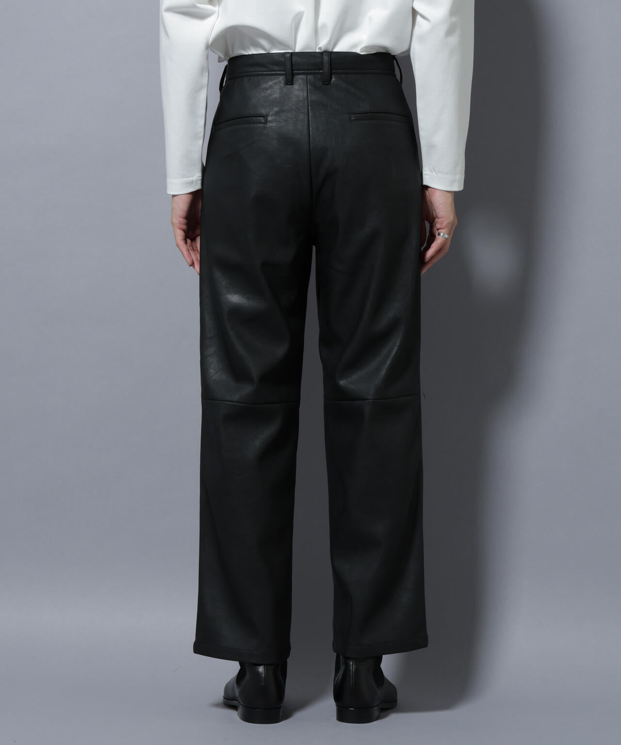 ヴィンテージライクフェイクレザー ダブルニーテーパードパンツ 6685227220