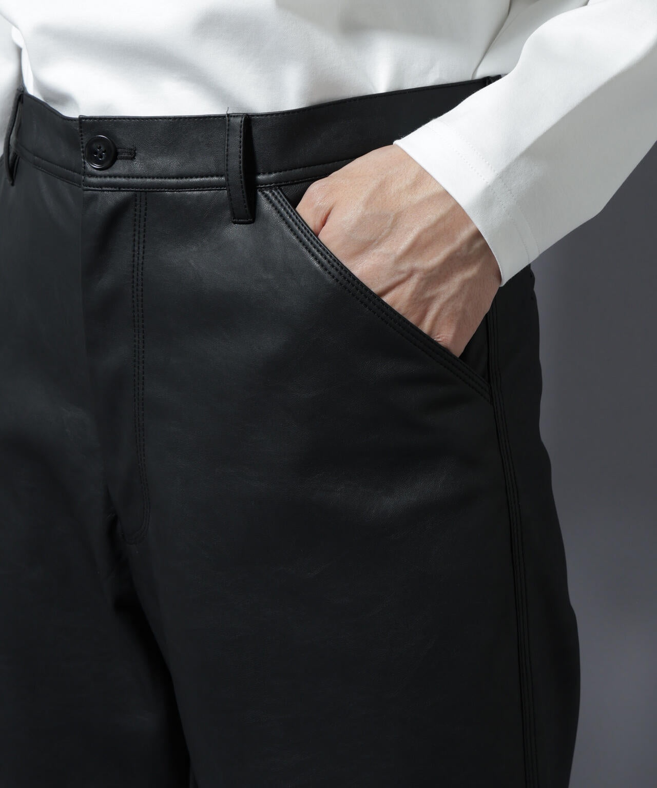 ヴィンテージライクフェイクレザー ダブルニーテーパードパンツ 6685227220