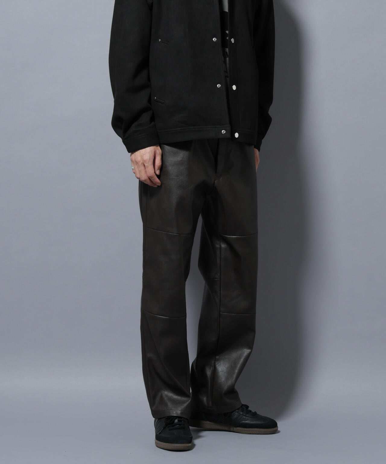 ヴィンテージライクフェイクレザー ダブルニーテーパードパンツ 6685227220