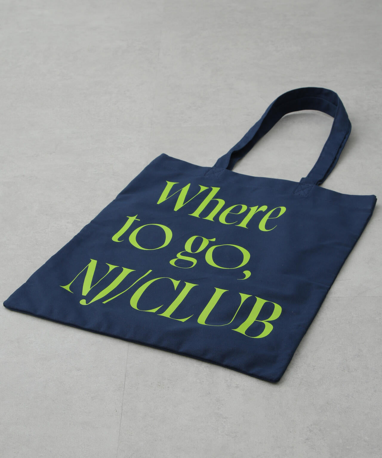 「NJ/CLUB」 グラフィックロゴトートバッグ 6685232206