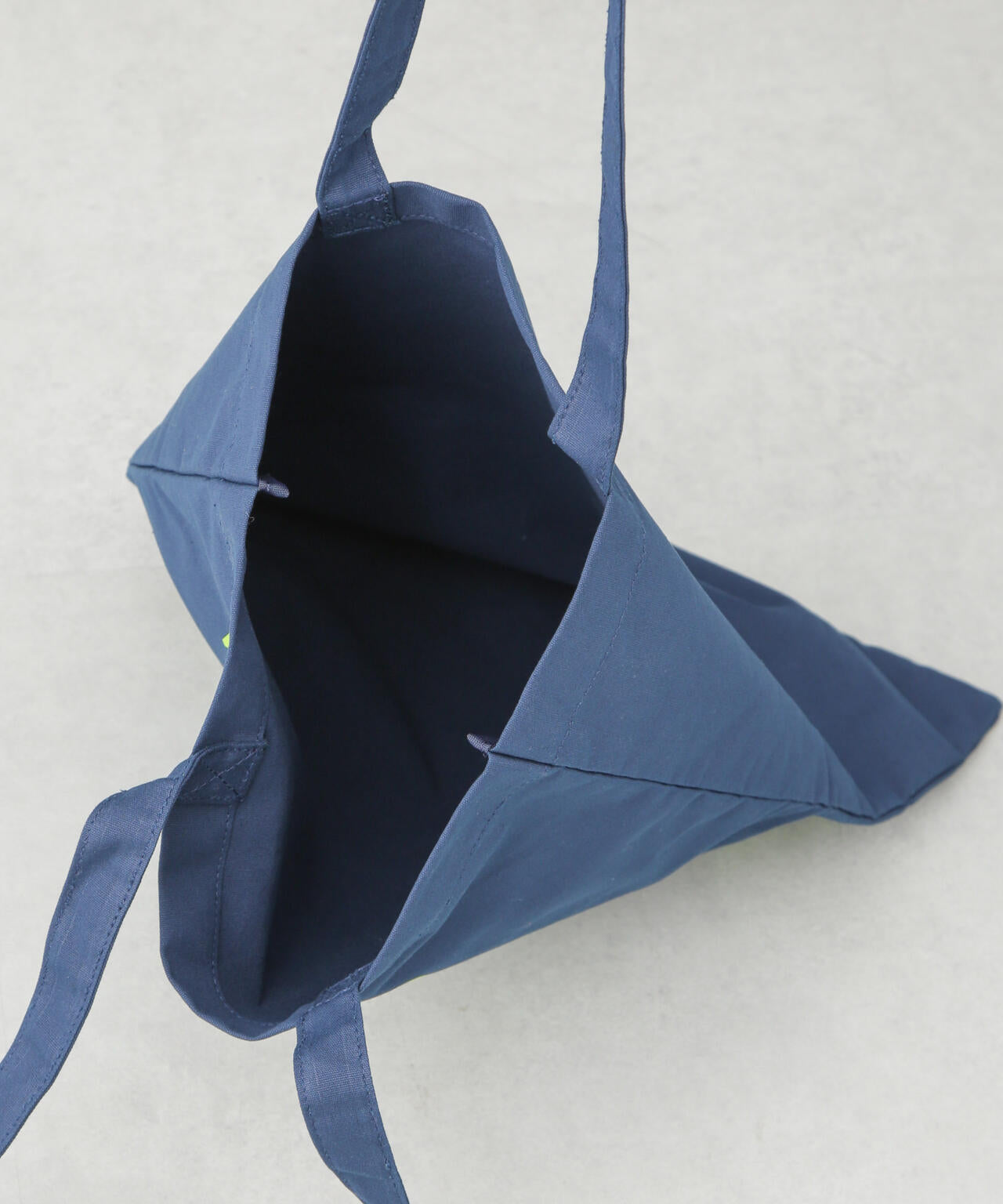 「NJ/CLUB」 グラフィックロゴトートバッグ 6685232206