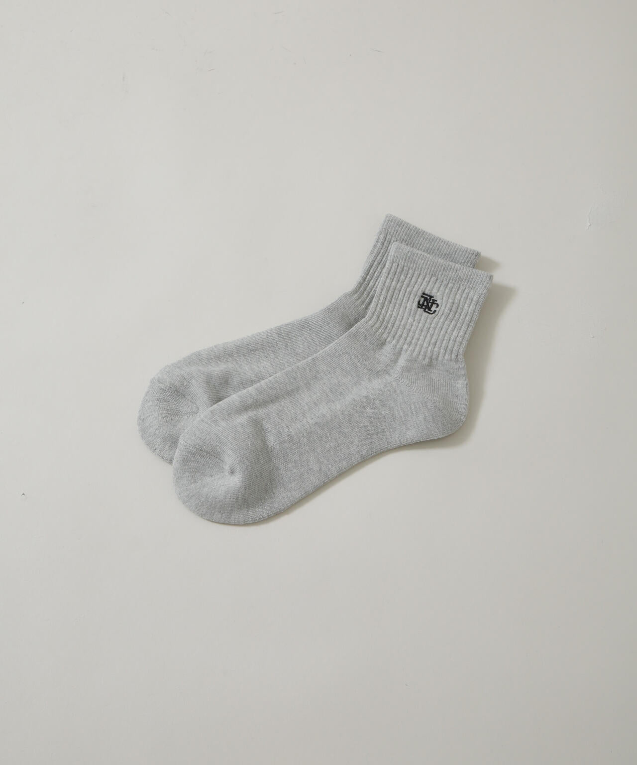 「NJ/CLUB」 クォーターリブロゴ刺繍ソックス 6685251202
