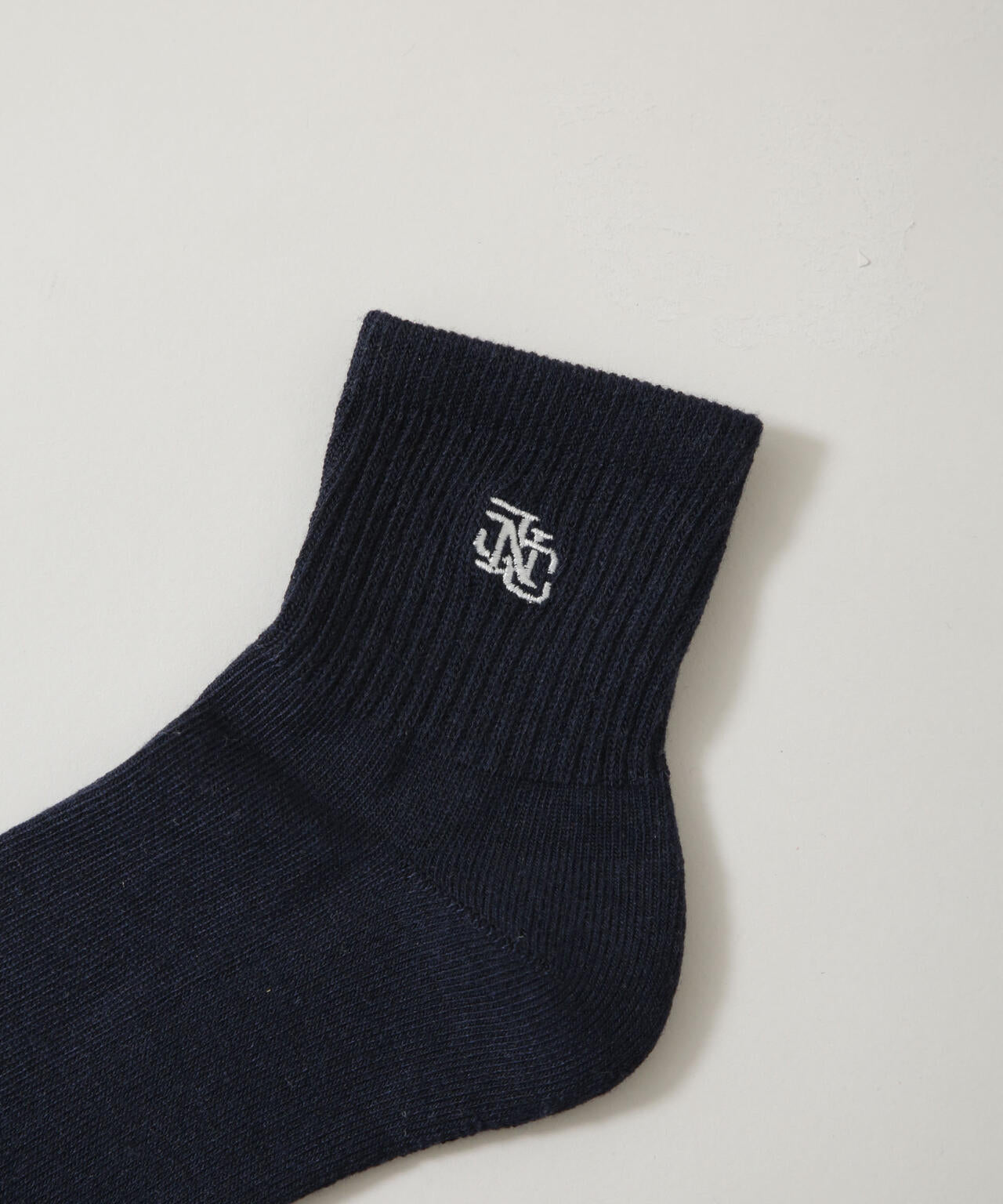 「NJ/CLUB」 クォーターリブロゴ刺繍ソックス 6685251202