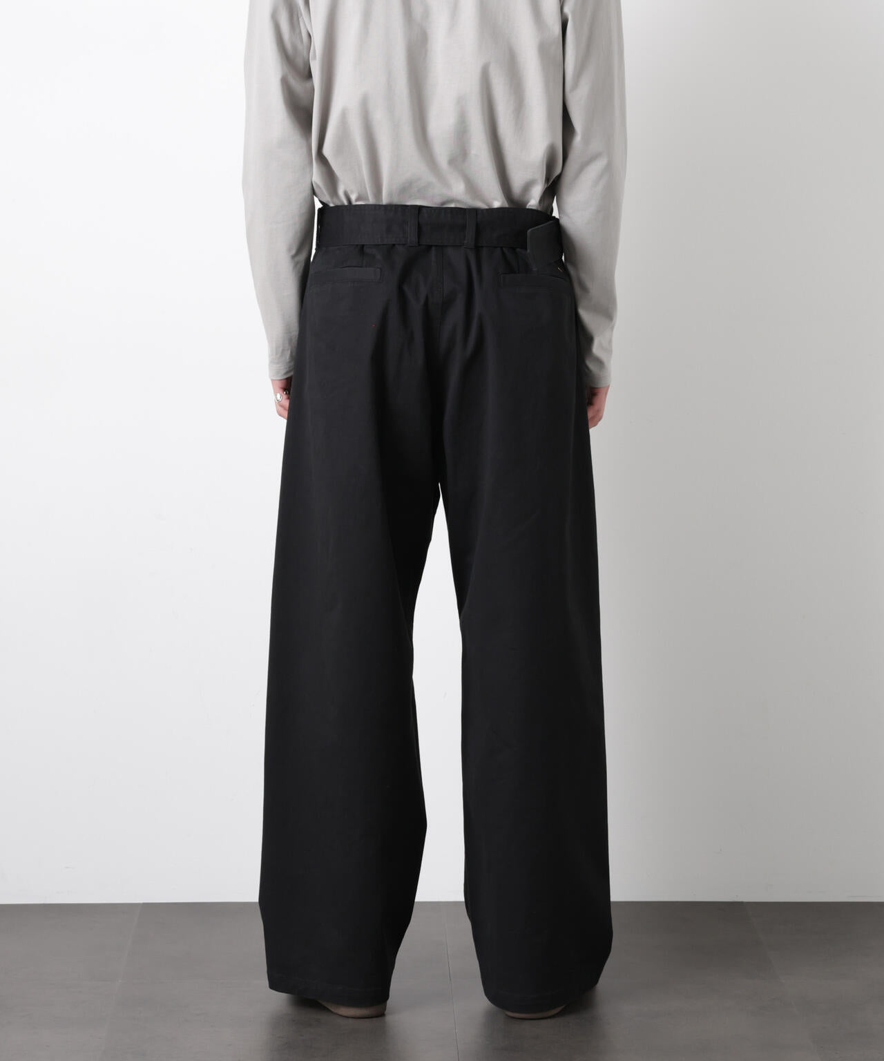 「ASSEMBLANC」ベルテッド3Dパンツ 6686127211