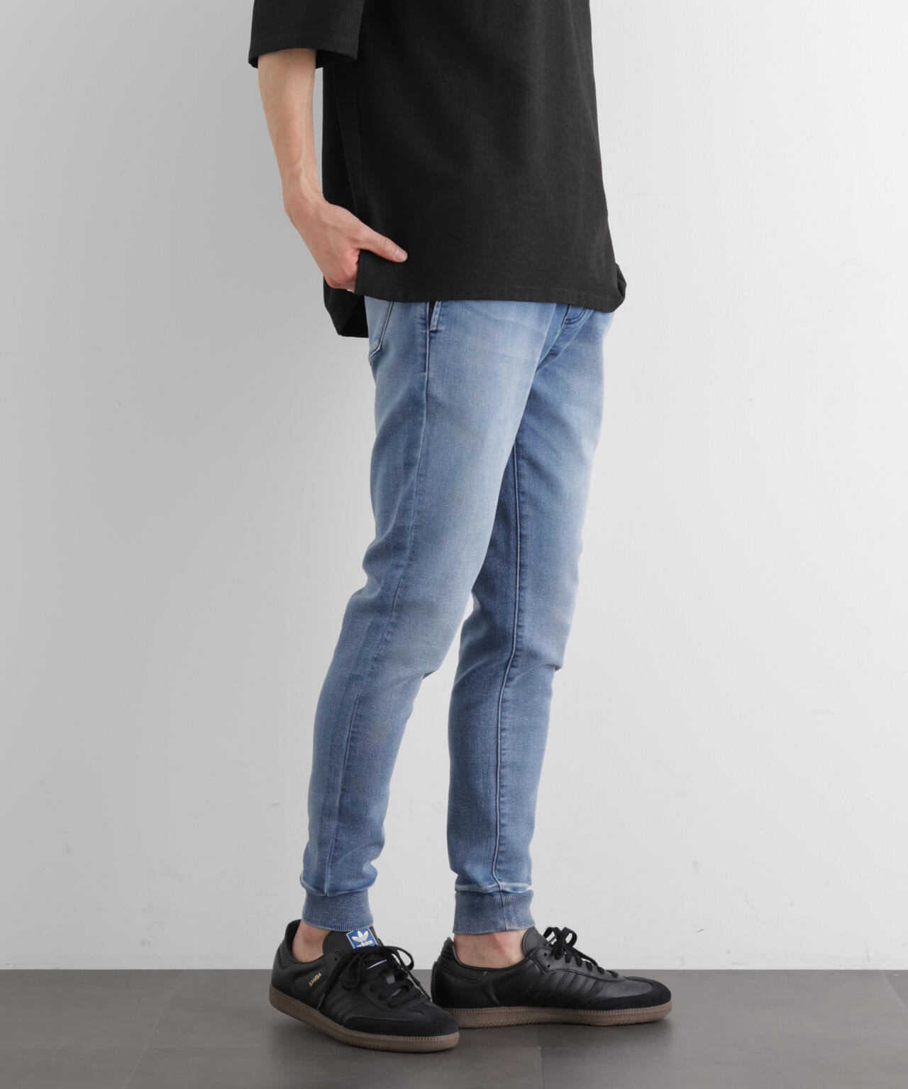 「Meaningful Continuity」 ストレッチデニムジョガーパンツ 6686127220