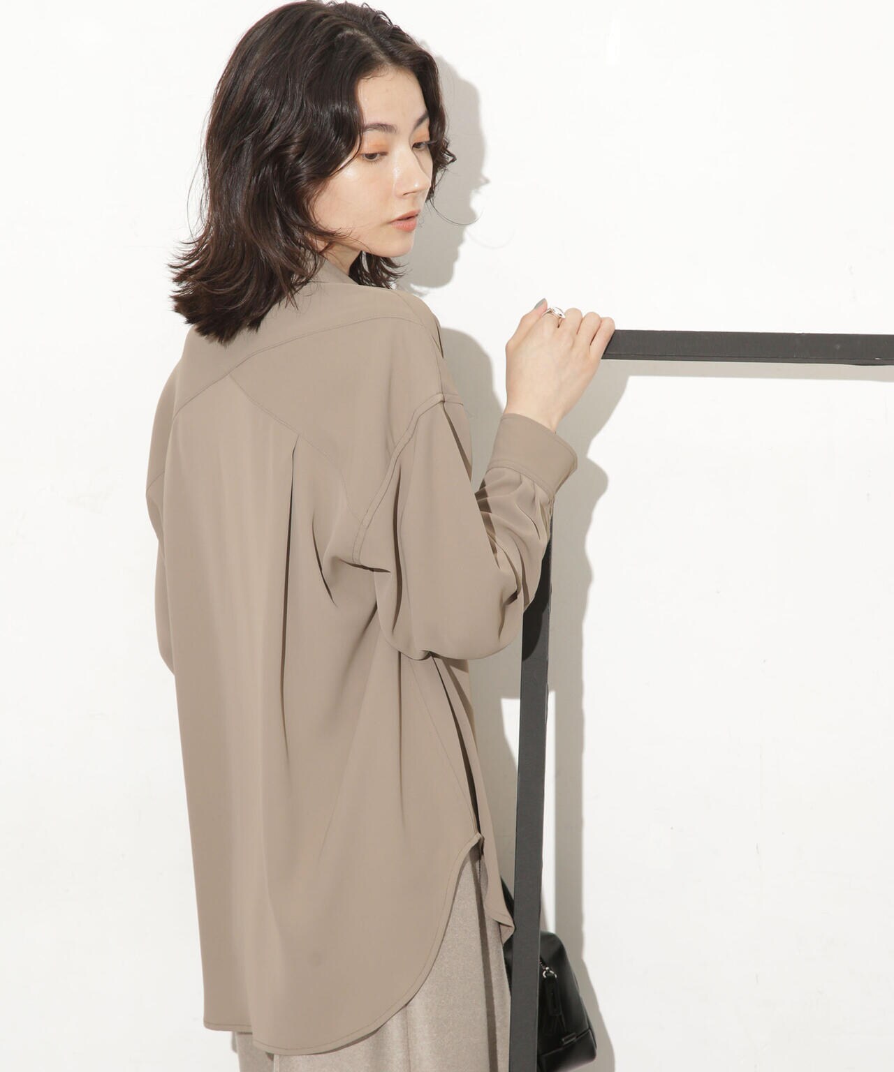 バッククロスドレープシャツ 6693220309