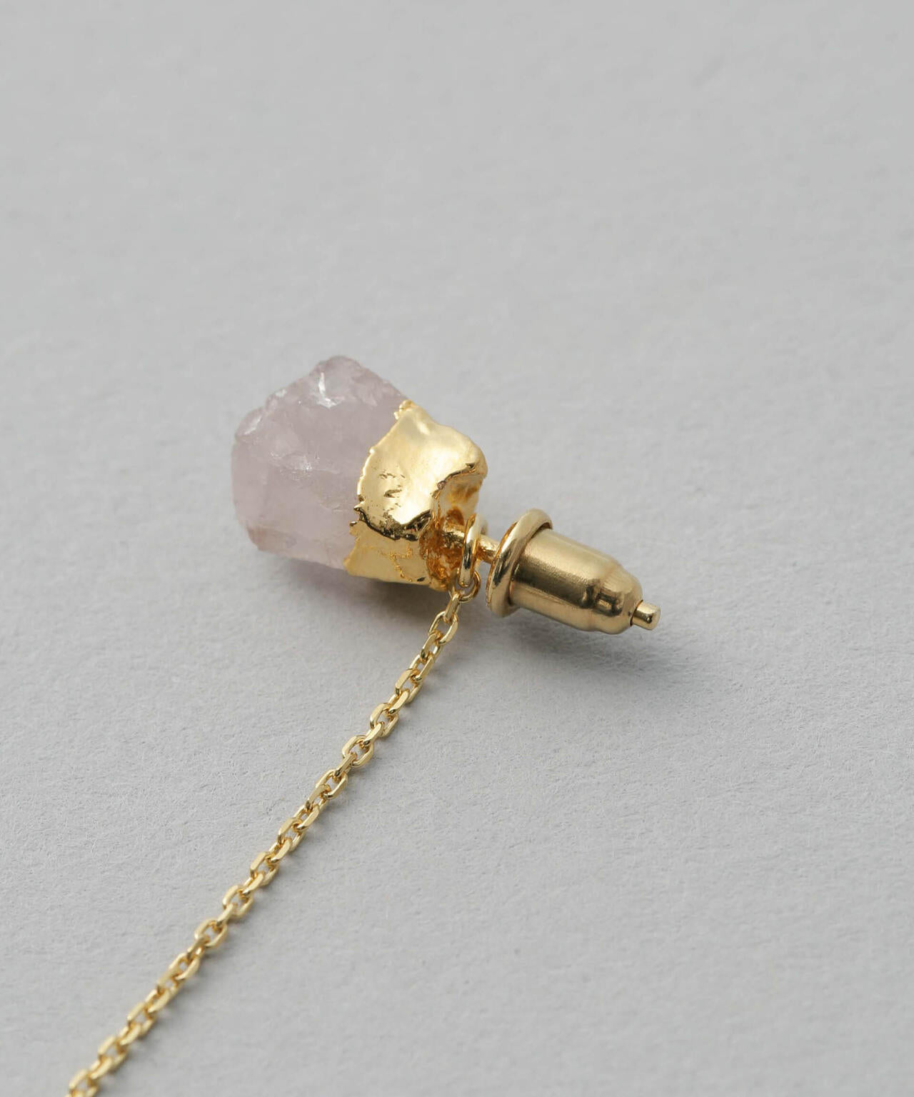 ストーンチェーンピアス 6693245304