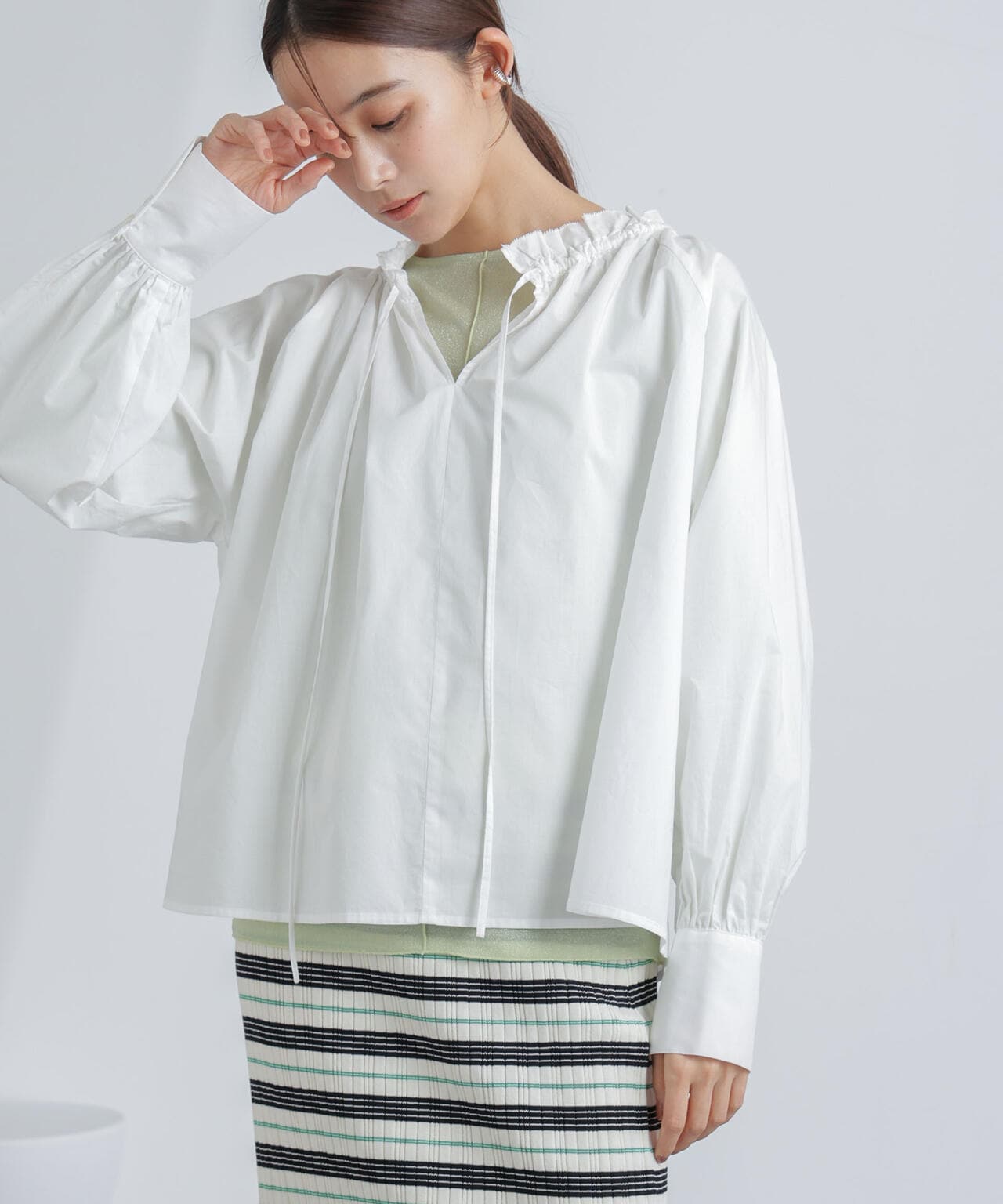 フリルカラーギャザーブラウス 6694120305