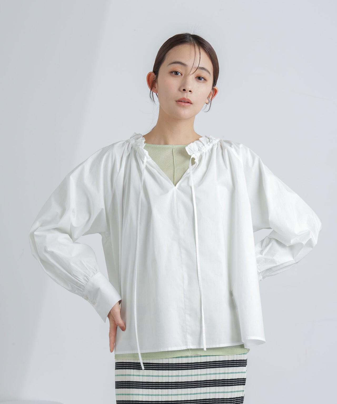 フリルカラーギャザーブラウス 6694120305