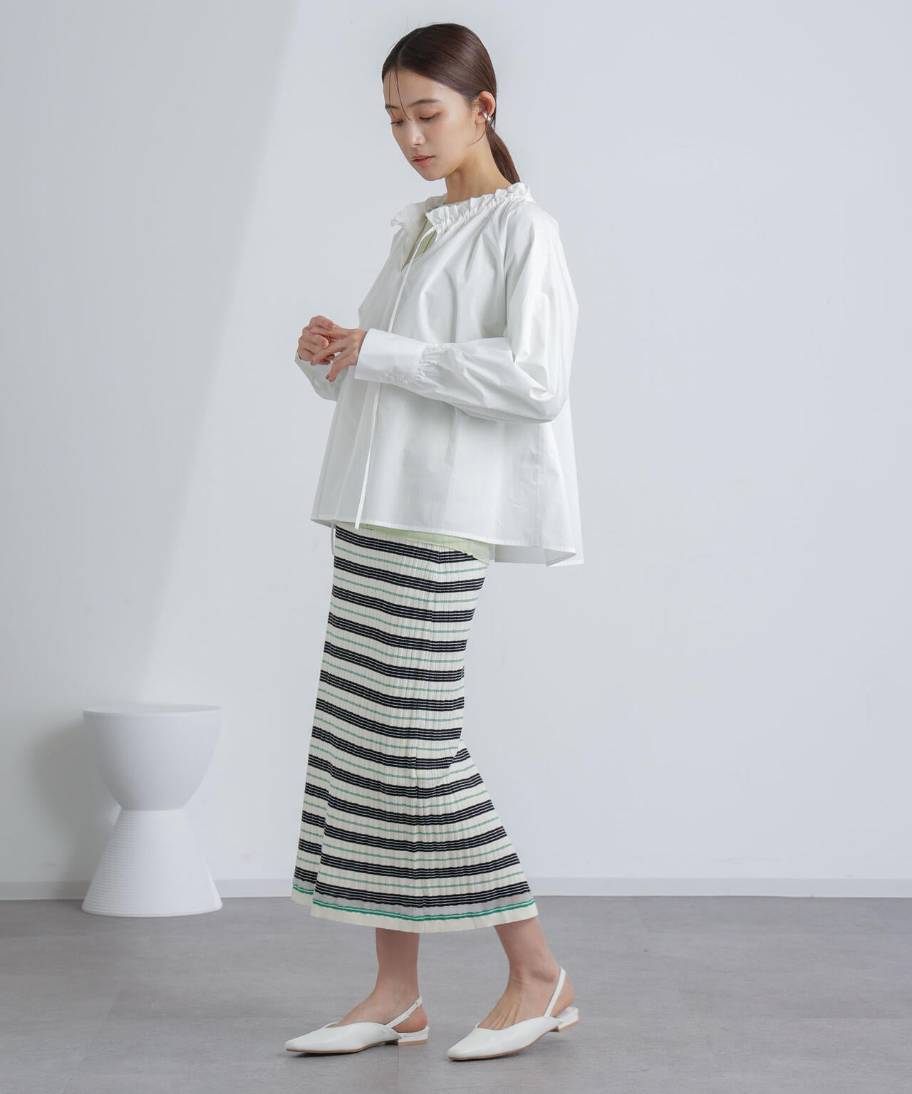 フリルカラーギャザーブラウス 6694120305