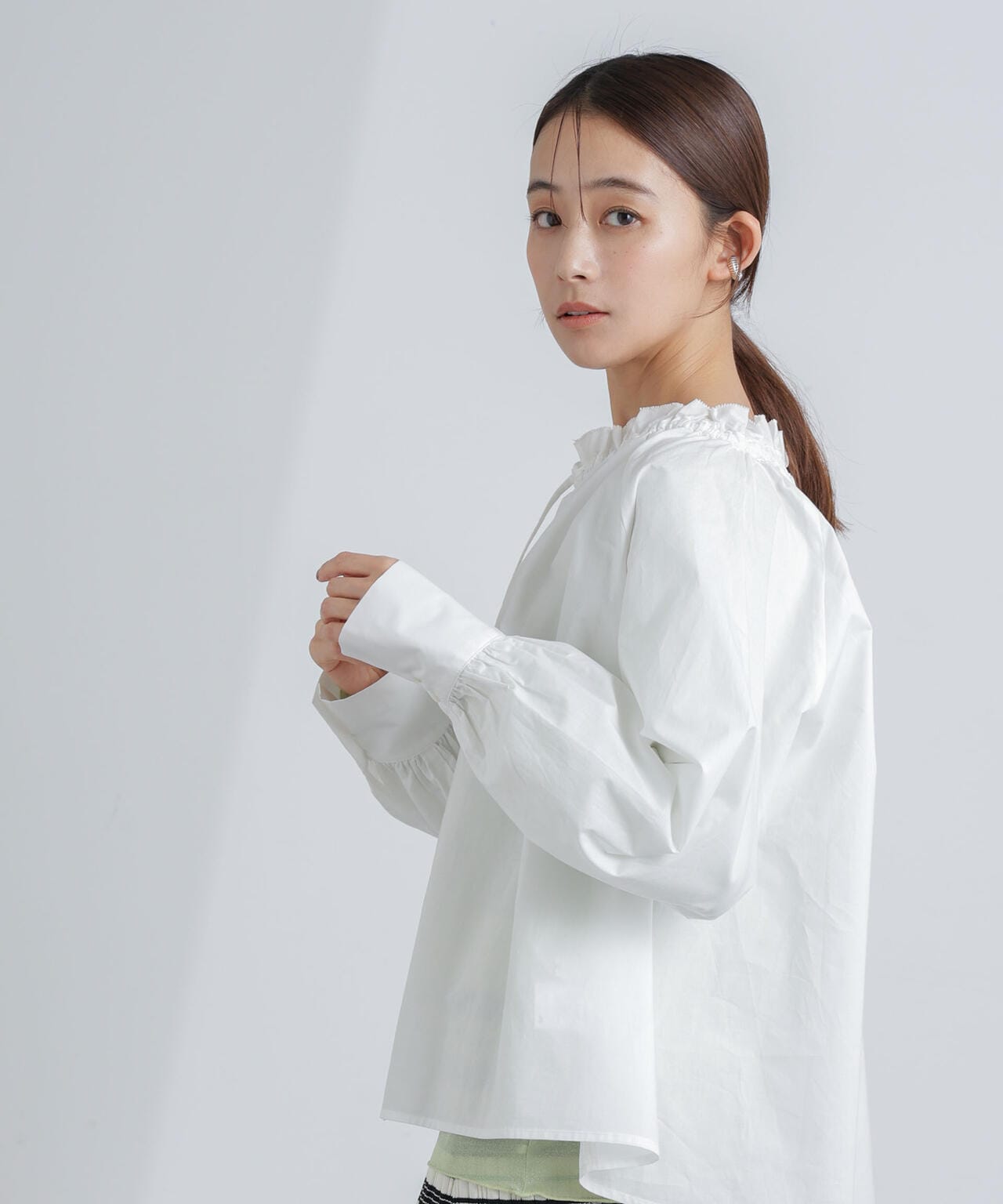 フリルカラーギャザーブラウス 6694120305