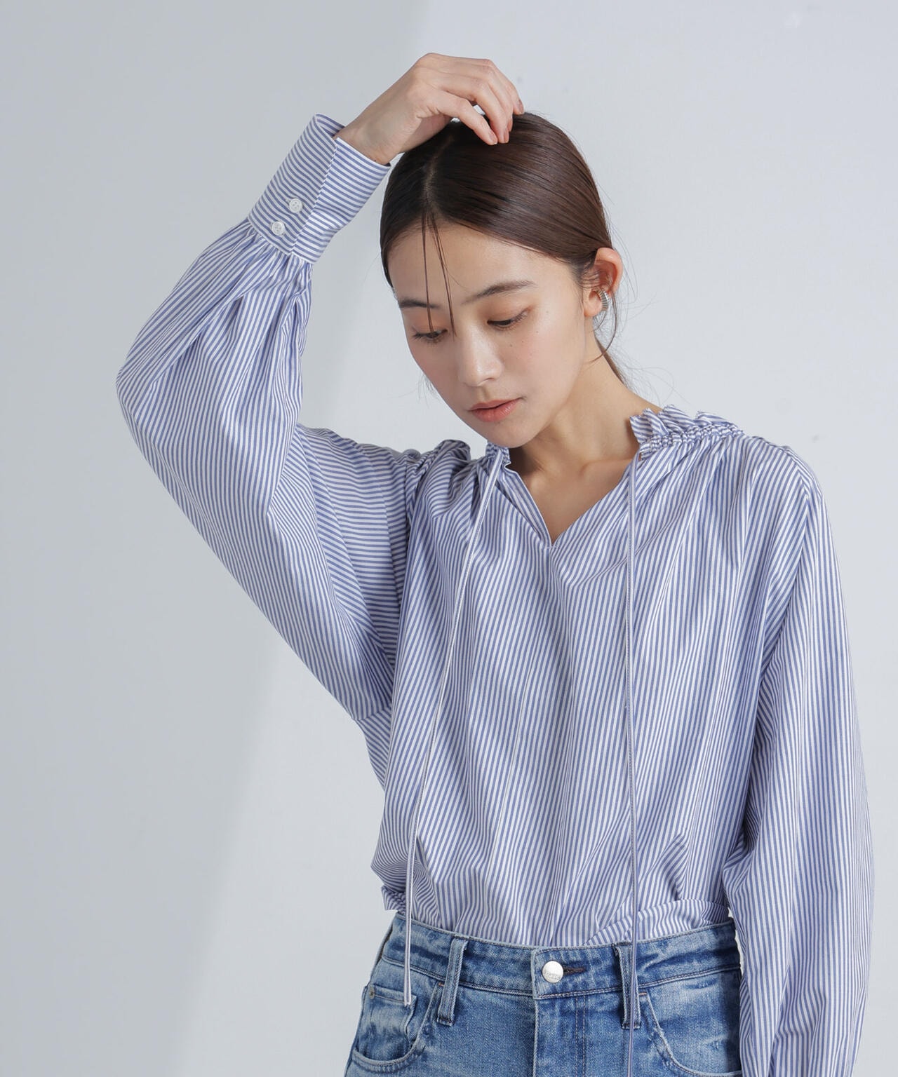 フリルカラーギャザーブラウス 6694120305