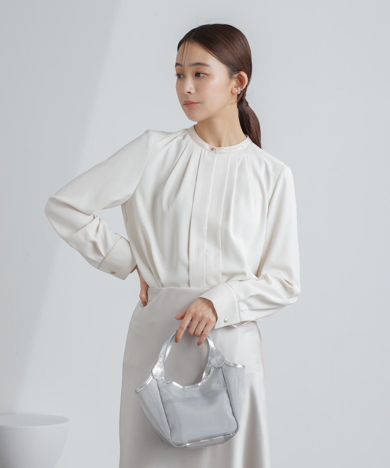 スタンドバイカラージョーゼットタックブラウス 6694120308