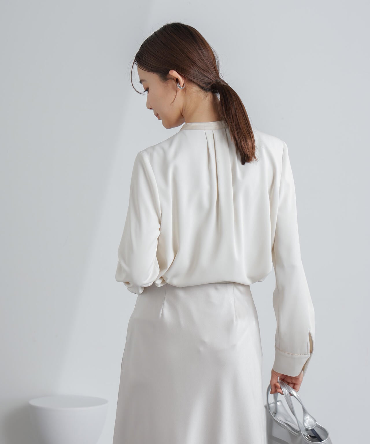 スタンドバイカラージョーゼットタックブラウス 6694120308