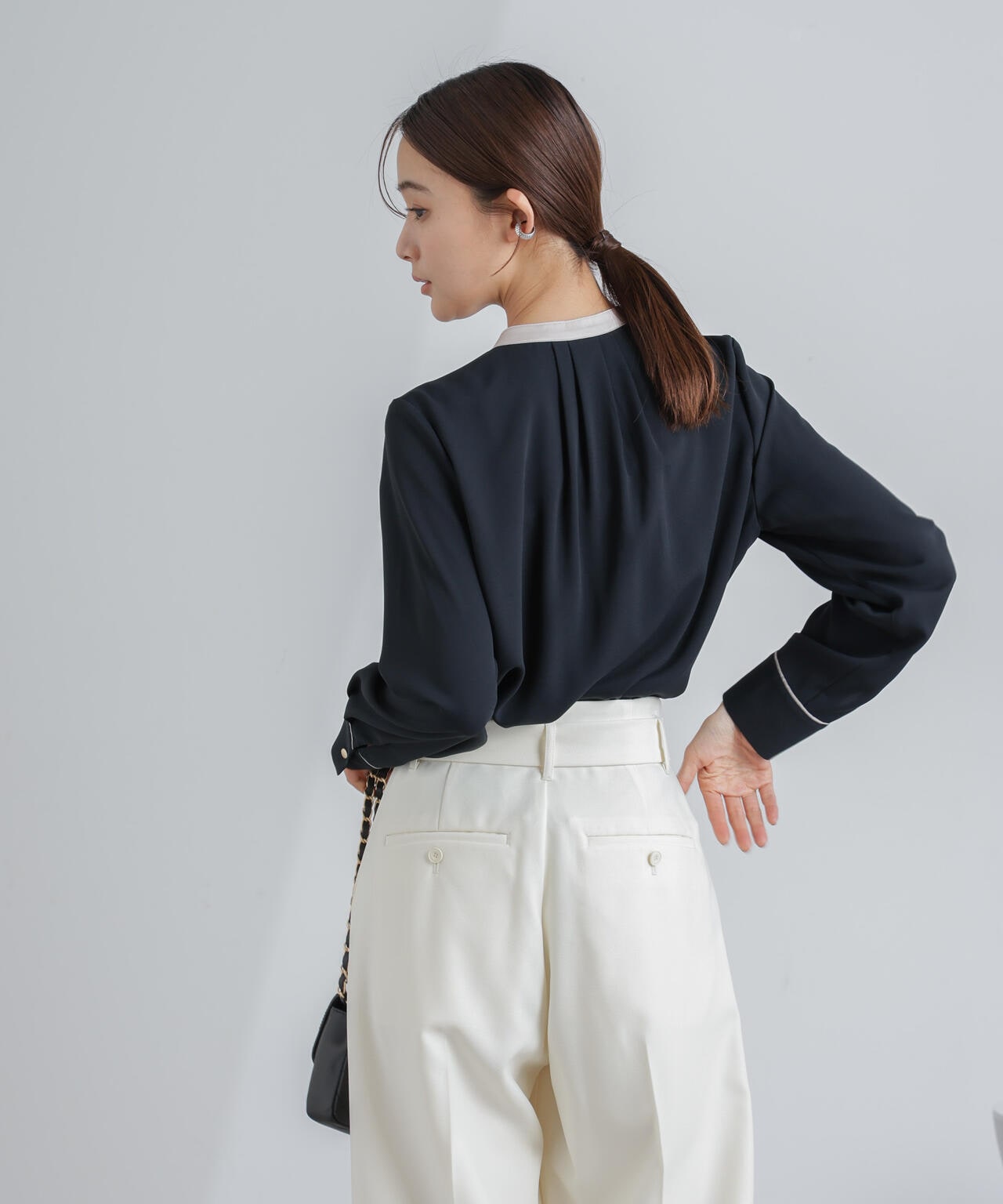 スタンドバイカラージョーゼットタックブラウス 6694120308