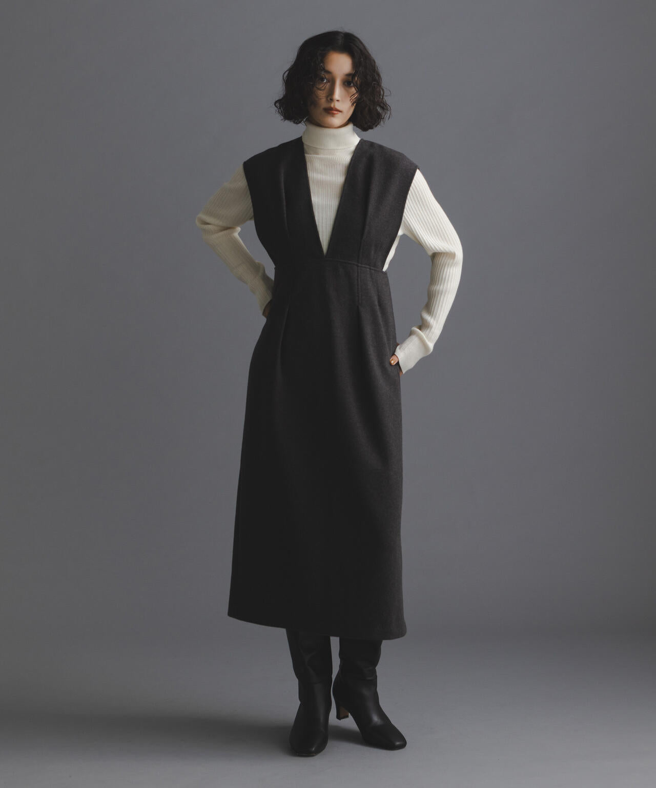 ニードルジャージーVネックタックワンピース 6694219333