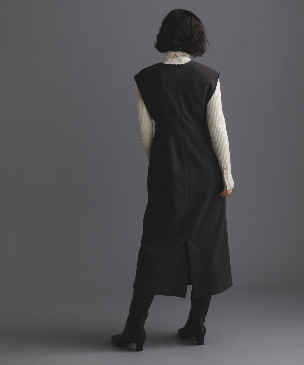 ニードルジャージーVネックタックワンピース 6694219333