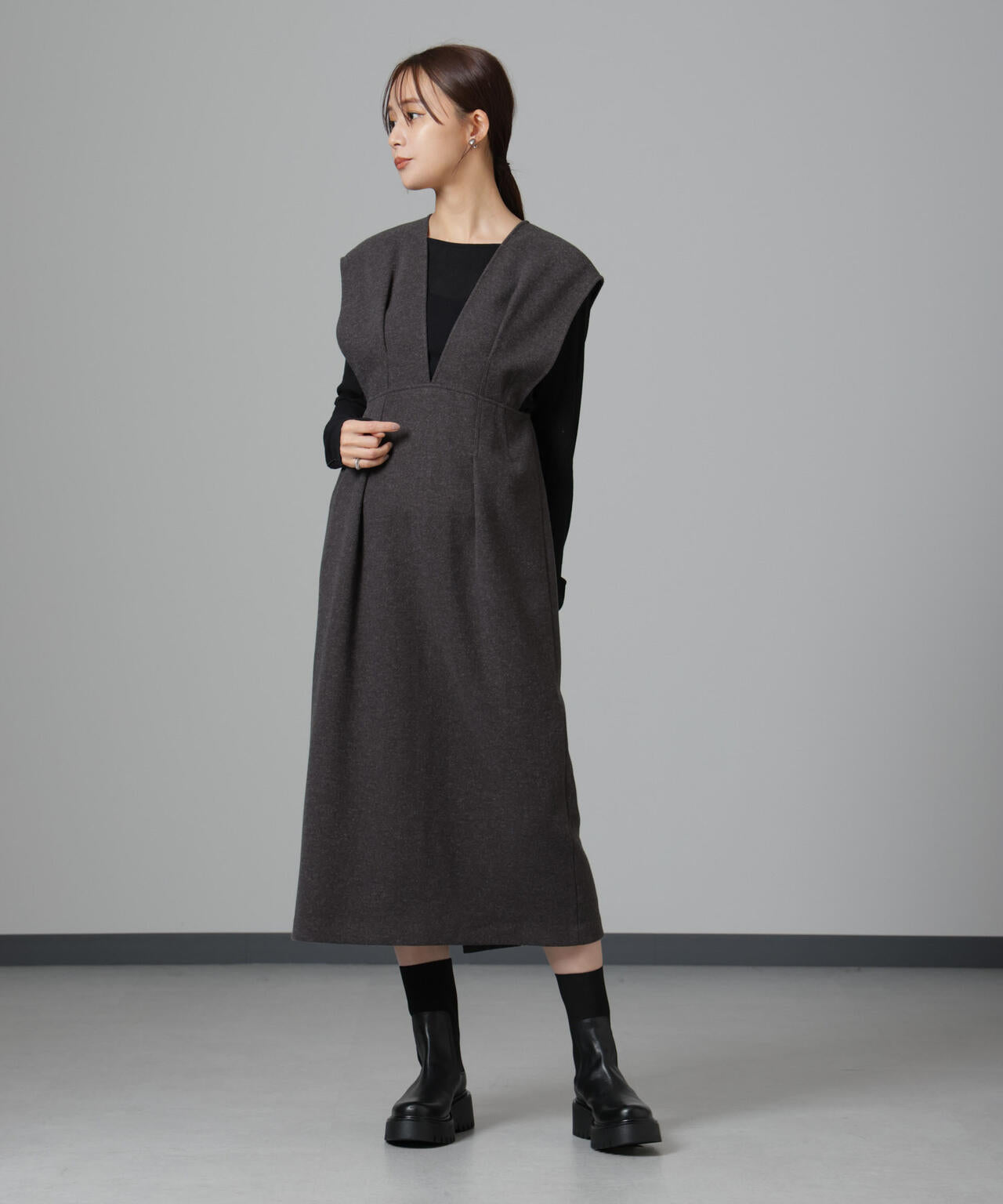 ニードルジャージーVネックタックワンピース 6694219333