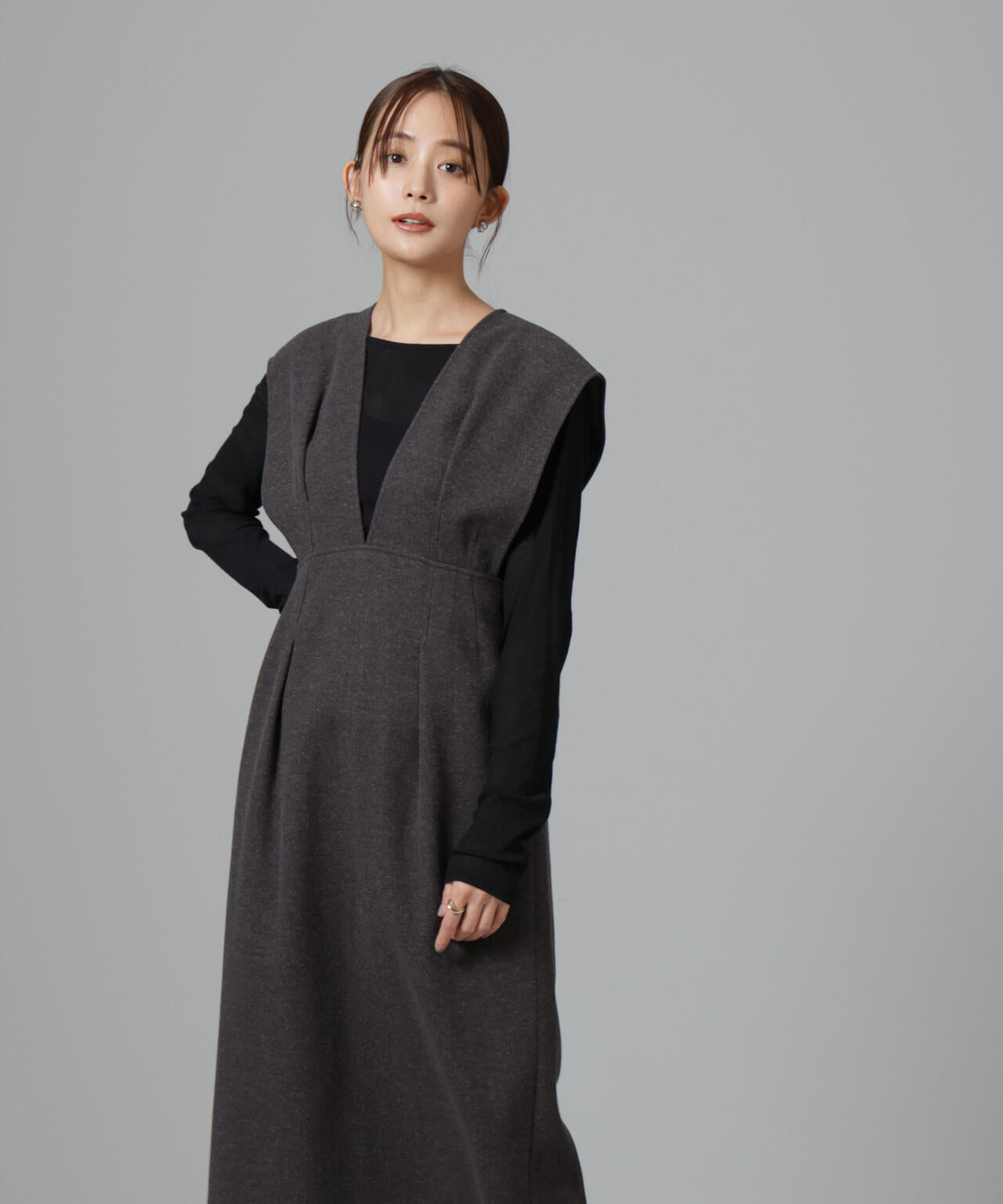 ニードルジャージーVネックタックワンピース 6694219333